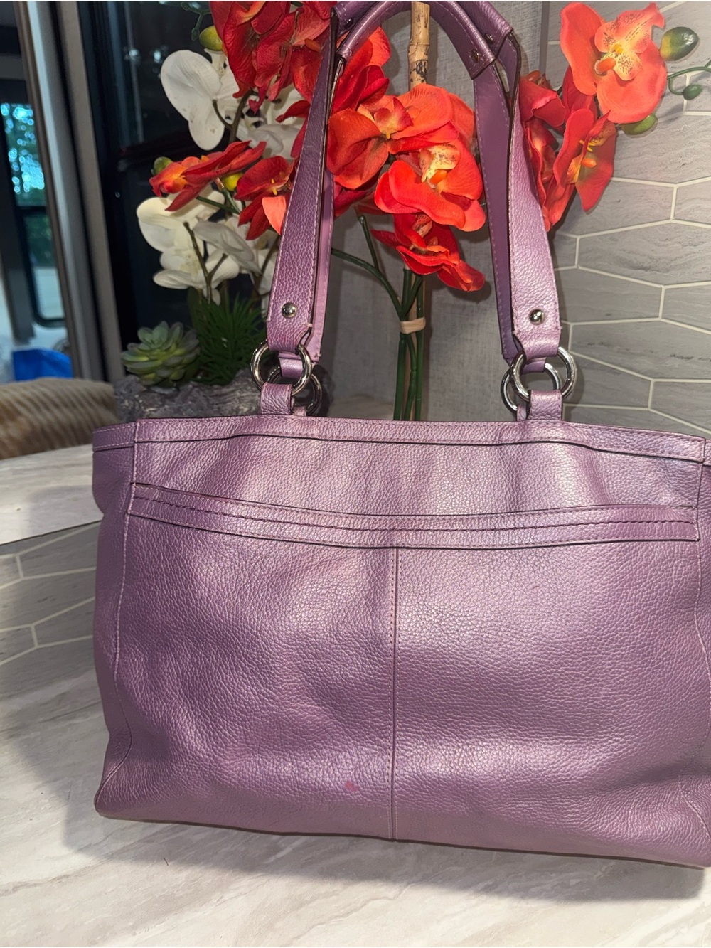 EUC Coach Pebbled Leather Large Shoulder Bag in Pretty Lilac w/ Zippered Closure - Picture 7 of 17